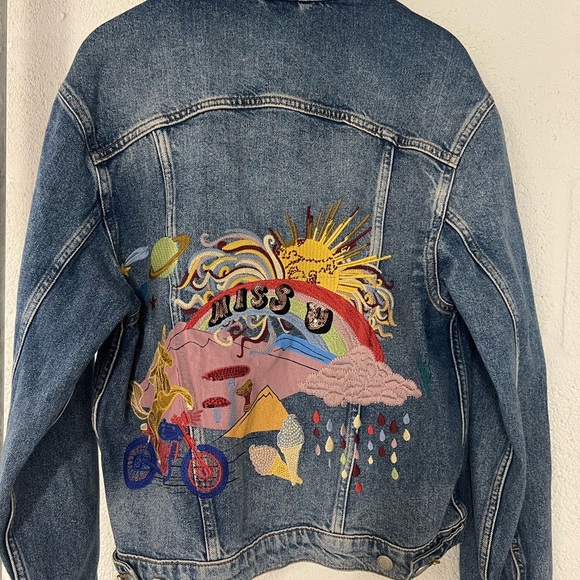 🔥🔥Zara Medium-to-Light Wash Distressed Jean Jacket Relaxed Fit - Picture 1 of 11